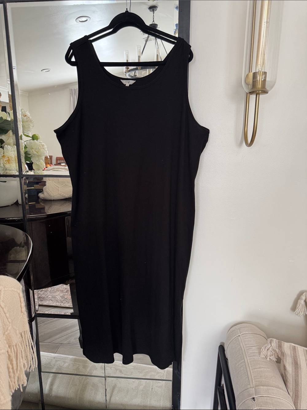 Classic Black Sleeveless Shift Dress